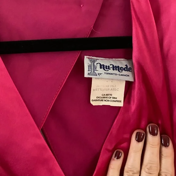 SOLD ELSEWHERE - 70s/80s Nu Mode Bright Satin Pink Dress with Open Back - Picture 5 of 8